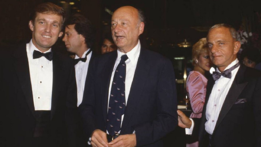 Donald Trump, Ed Koch y Roy Cohn Donald Trump, Ed Koch y Roy Cohn
